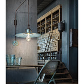 Rusztikus, vidéki stílusú, antikolt felületű mázas kerámiából és fémből készült, textilburkolatú vezetékkel kialakított, 180 fokban forgatható, kézműves falilámpa.